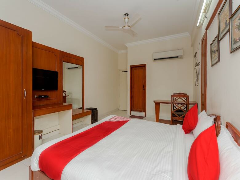 Oyo 14421 Hotel Grand Tower