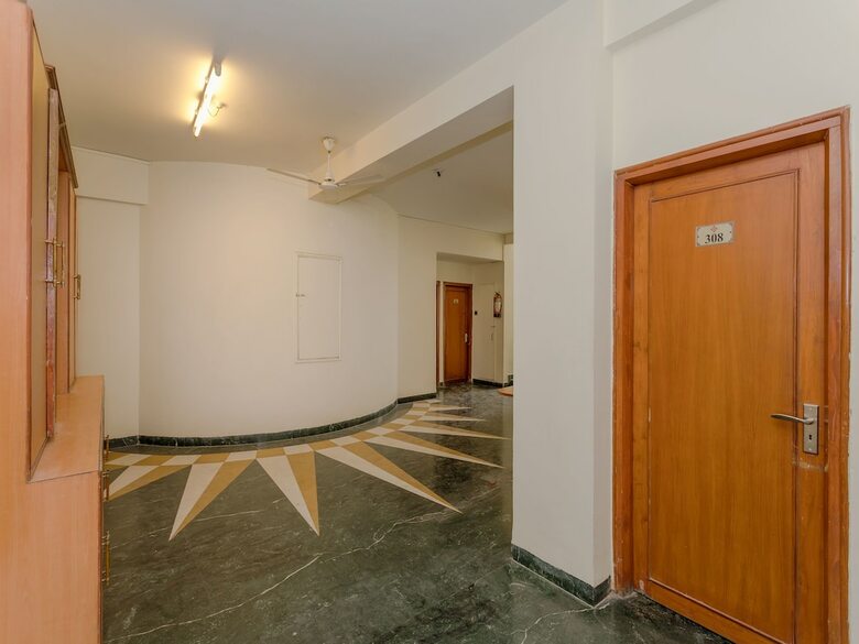 Oyo 14421 Hotel Grand Tower