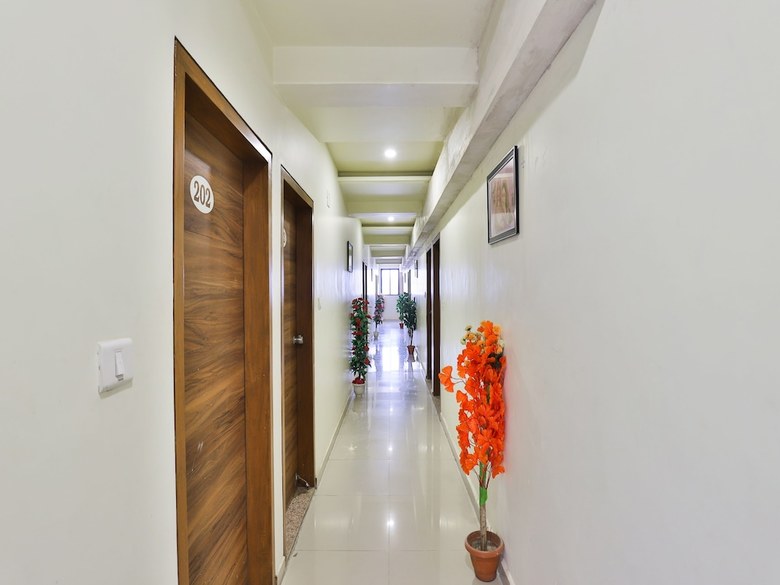 Hotel Oyo 15417 Red Rose