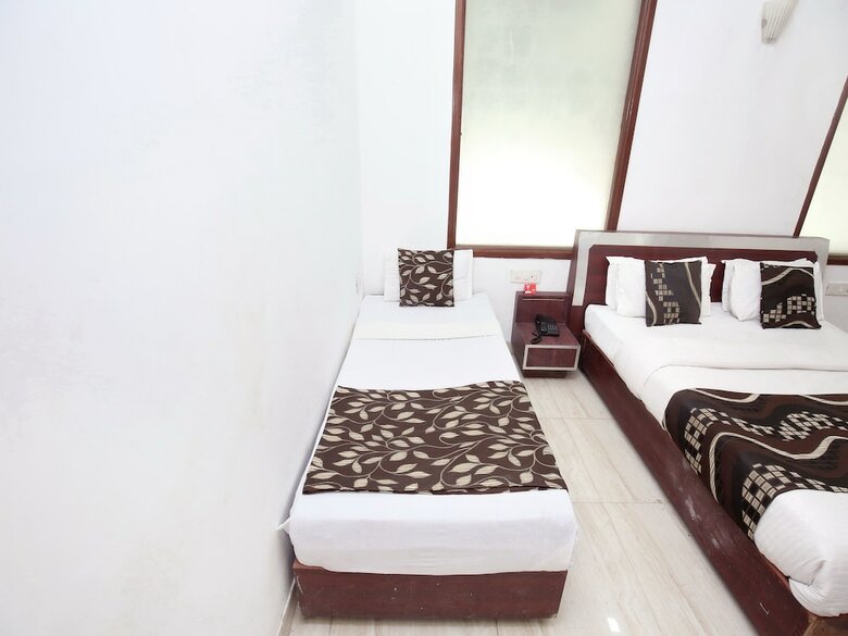 Oyo 14515 Hotel Paras Regency