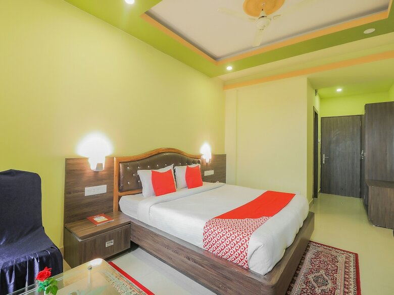 Oyo 7583 Hotel Suraj Palace 1