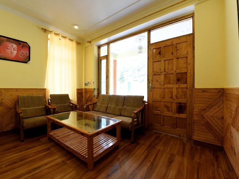 Hotel Oyo 14580 Home Luxurious Studios Shanag