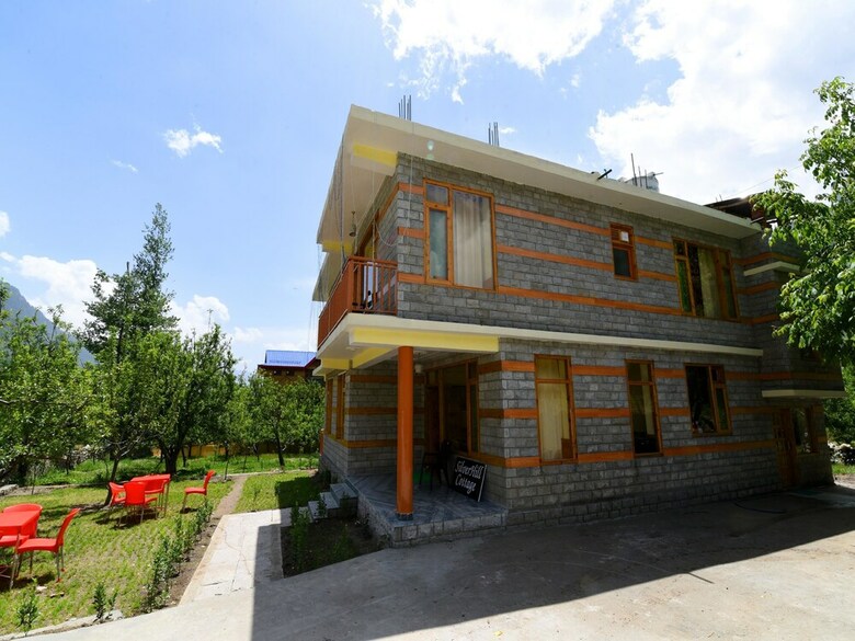 Hotel Oyo 14580 Home Luxurious Studios Shanag