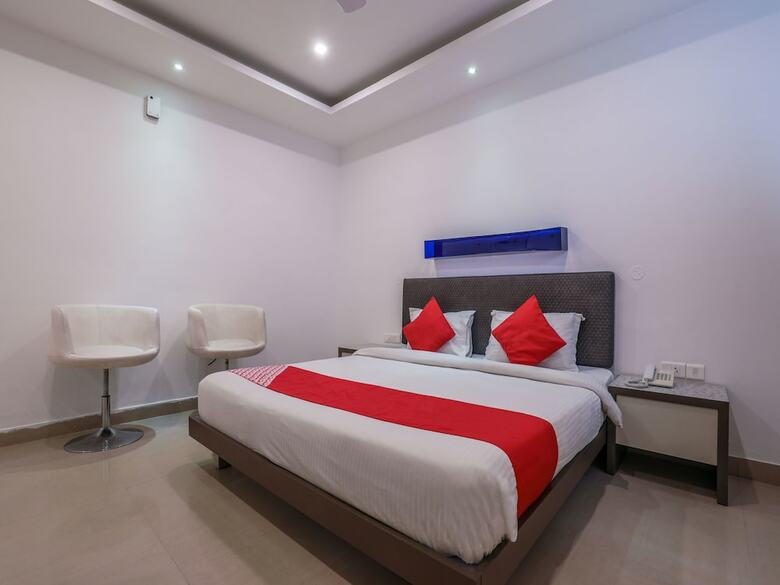 Hotel Oyo 14504 The Conclave