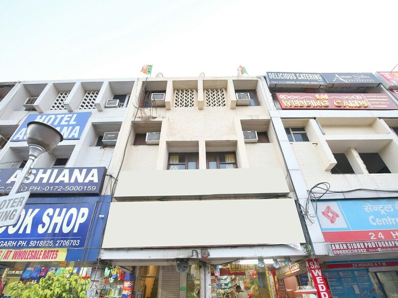 Oyo 13700 Hotel Star Palace