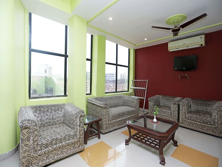 Hotel Oyo 3072 Royal Villa