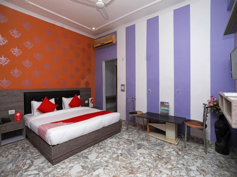 Hotel Oyo 14543 Royal Palace And Banquets