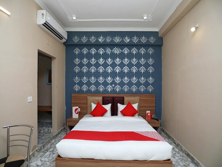 Hotel Oyo 14543 Royal Palace And Banquets
