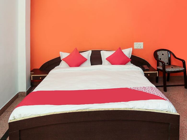 Oyo 12363 Hotel Ratan International