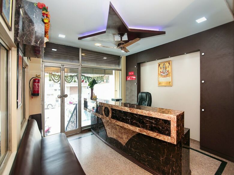 Oyo 12363 Hotel Ratan International