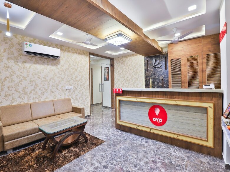 Hotel Oyo 14211 Laxmi Palace