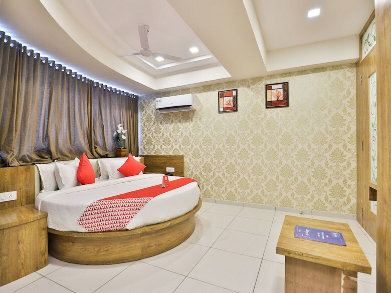 Hotel Oyo 14211 Laxmi Palace