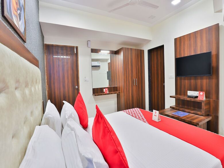 Hotel Oyo 14211 Laxmi Palace