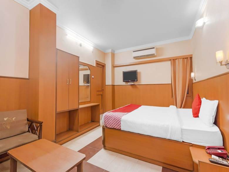 Oyo 7852 Hotel Embassy