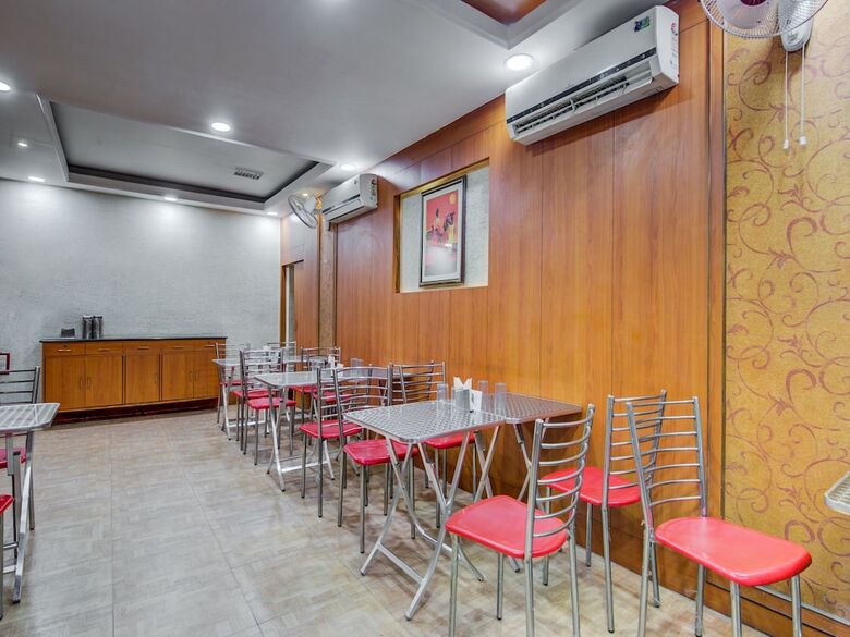 Oyo 7852 Hotel Embassy