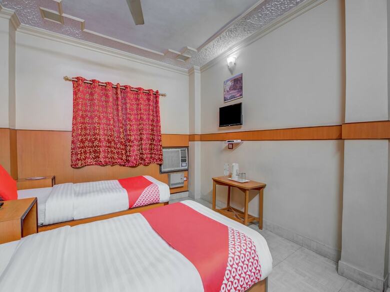 Oyo 7852 Hotel Embassy