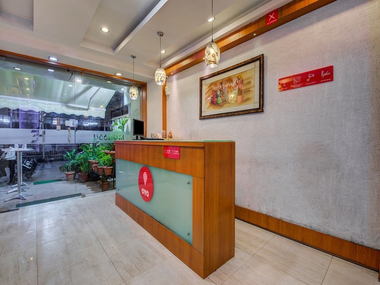 Oyo 7852 Hotel Embassy