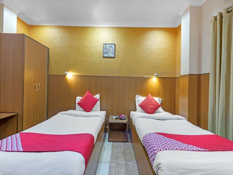 Oyo 7852 Hotel Embassy