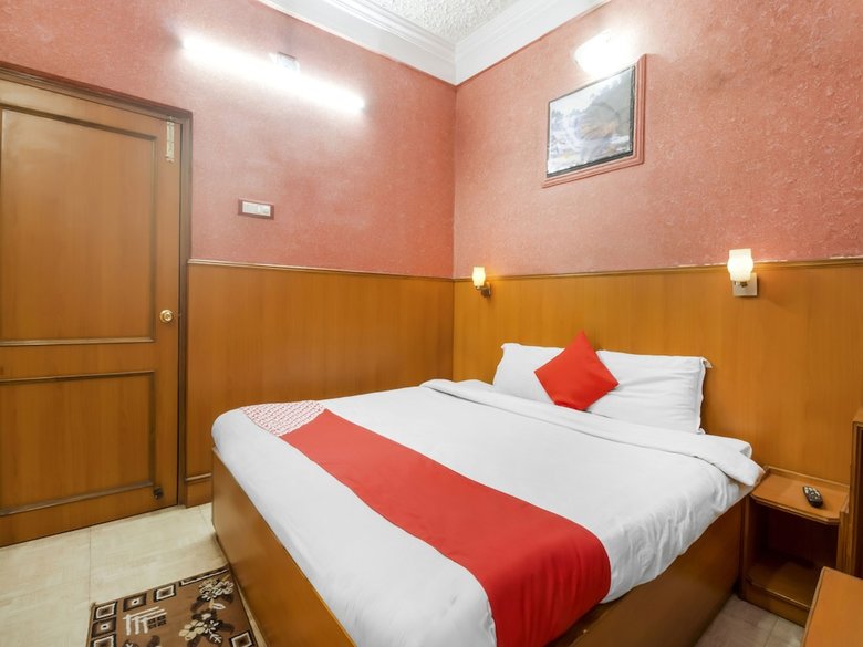 Oyo 7852 Hotel Embassy