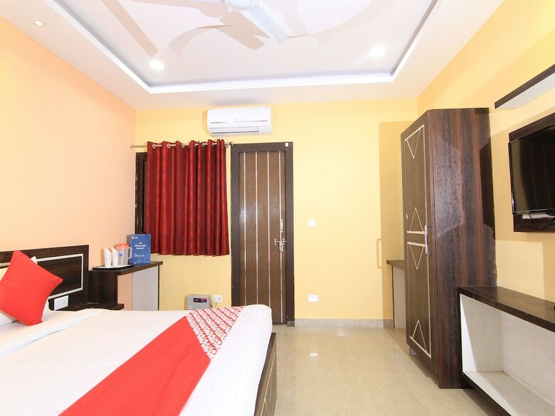 Apartamentos Oyo 14615 Aastha Krishna Dham