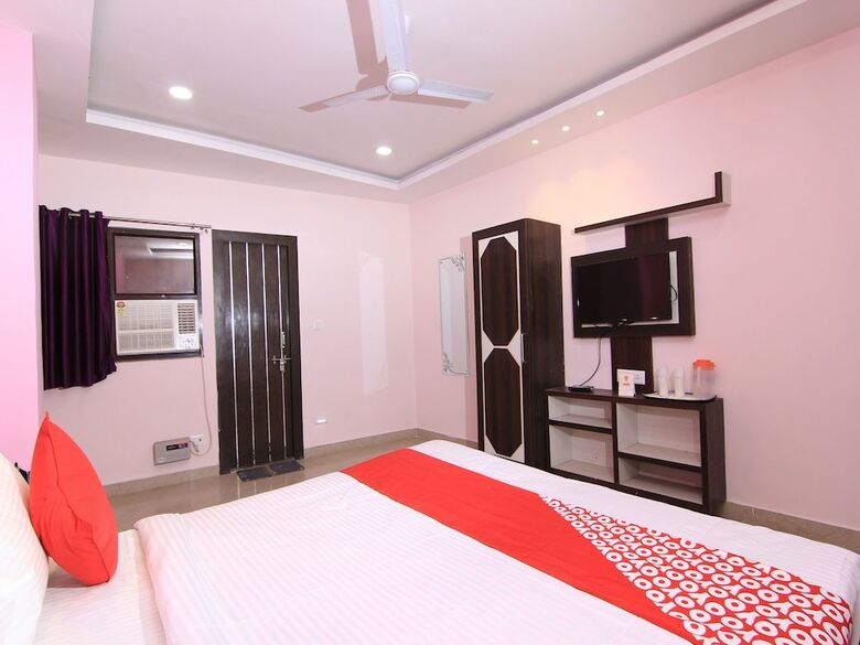 Apartamentos Oyo 14615 Aastha Krishna Dham