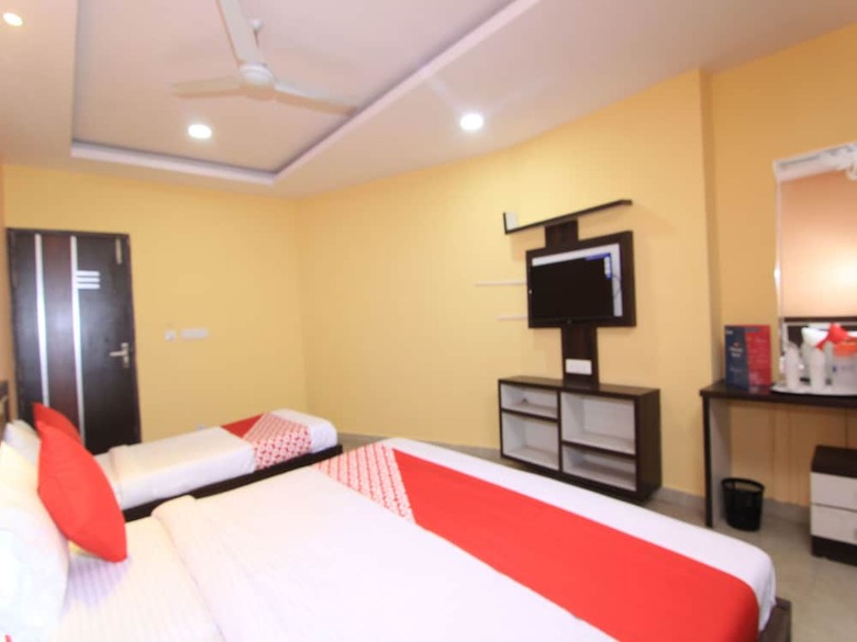 Apartamentos Oyo 14615 Aastha Krishna Dham