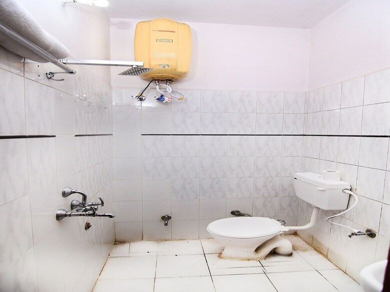 Apartamentos Oyo 14615 Aastha Krishna Dham