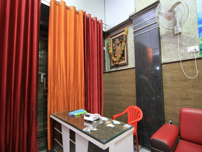 Apartamentos Oyo 14615 Aastha Krishna Dham