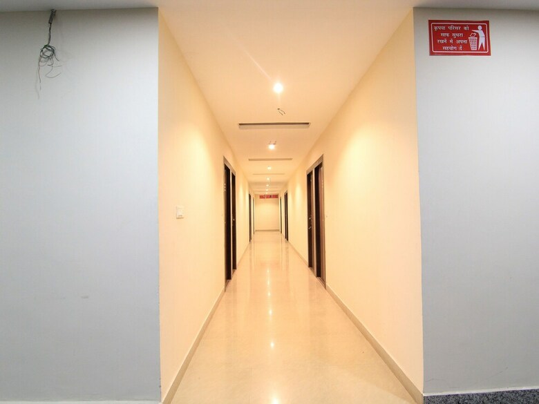 Apartamentos Oyo 14615 Aastha Krishna Dham