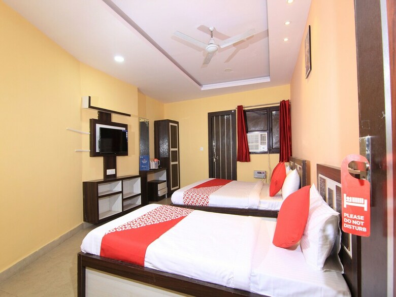 Apartamentos Oyo 14615 Aastha Krishna Dham