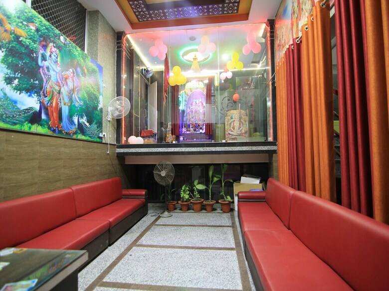 Apartamentos Oyo 14615 Aastha Krishna Dham