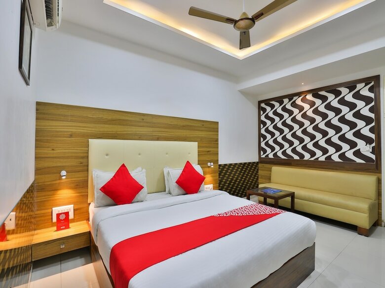 Oyo 15862 Infocity Hotel Llp