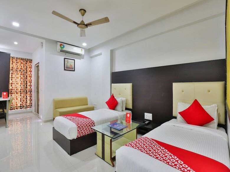 Oyo 15862 Infocity Hotel Llp