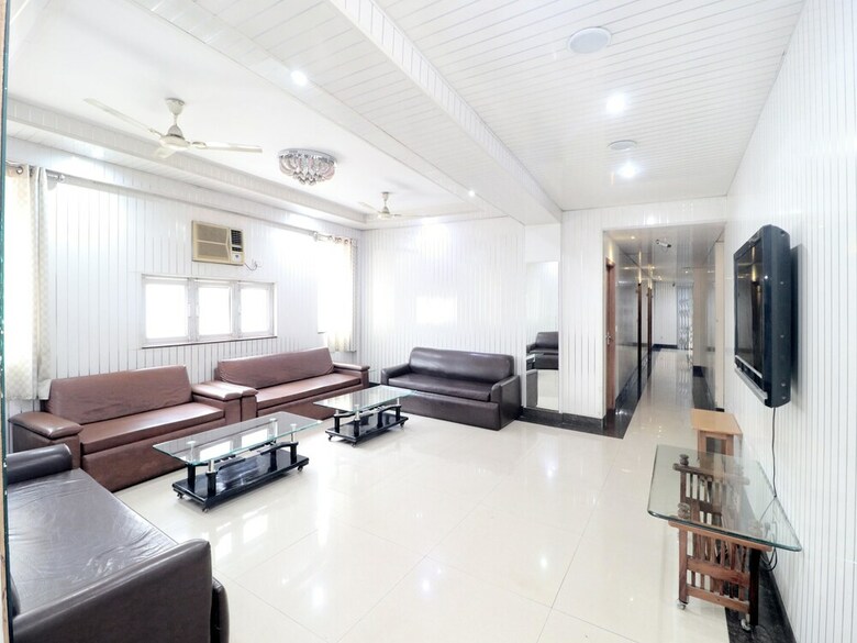 Oyo 14533 Hotel Mohan