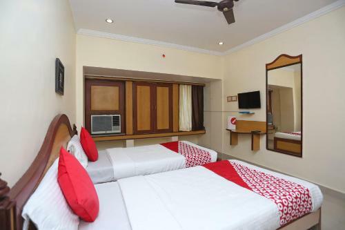 Oyo 15468 Hotel Sharda