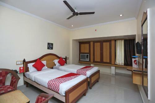 Oyo 15468 Hotel Sharda