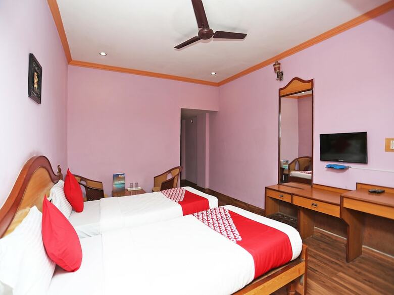 Oyo 15468 Hotel Sharda