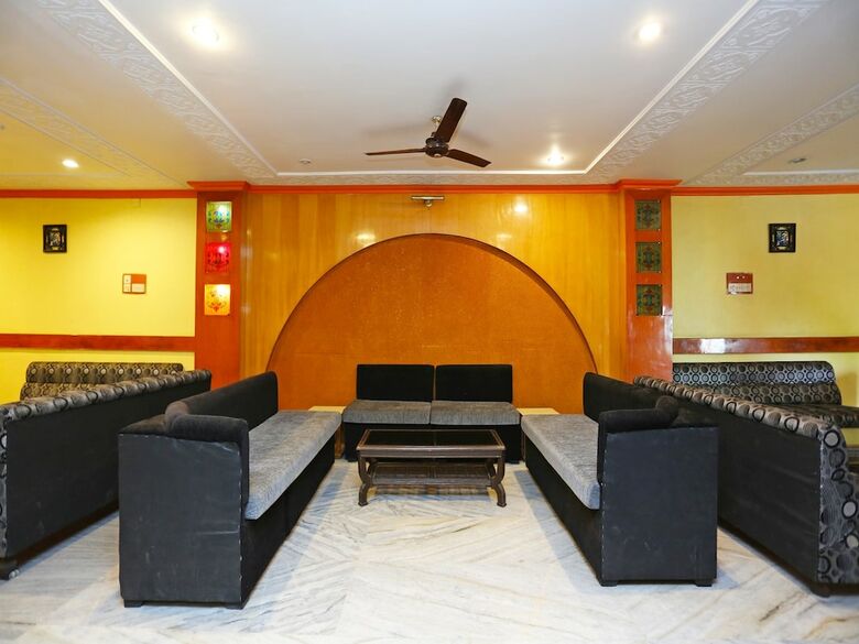 Oyo 15468 Hotel Sharda