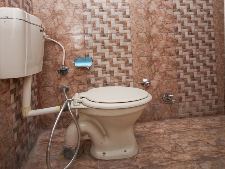 Oyo 15518 Hotel Amar