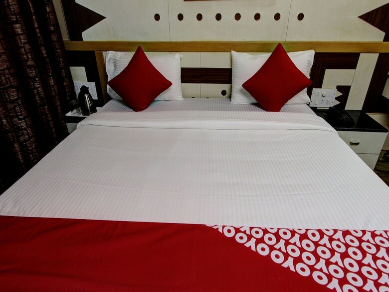 Hotel Oyo 13595 Vt Residency