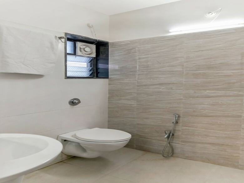 Oyo 12053 Hotel Shri Govind