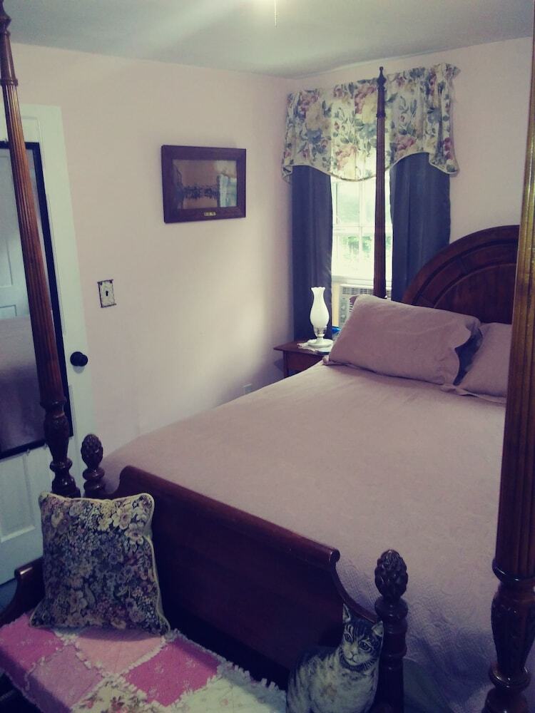 Hummingbird Hill Bed & Breakfast