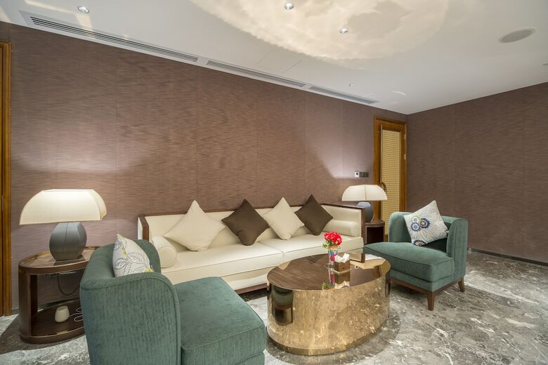 Sunshine Bay Hotel