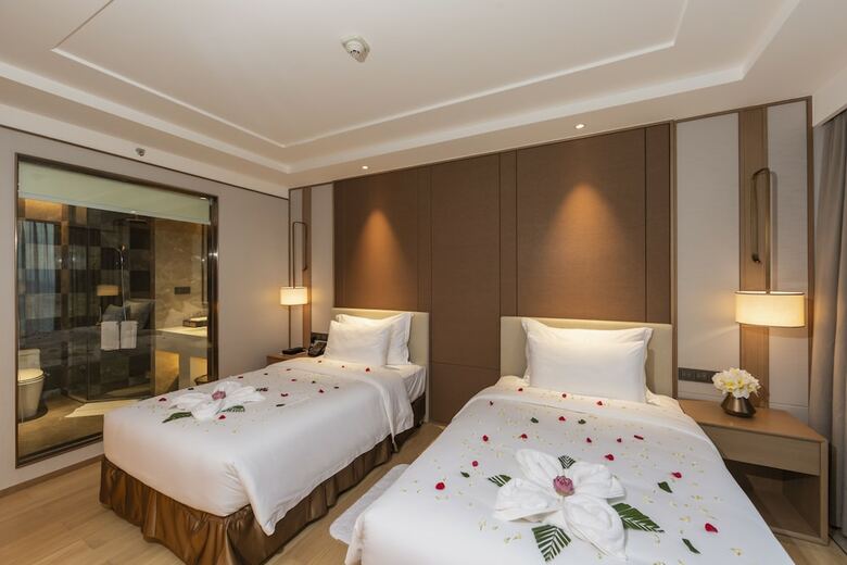 Sunshine Bay Hotel