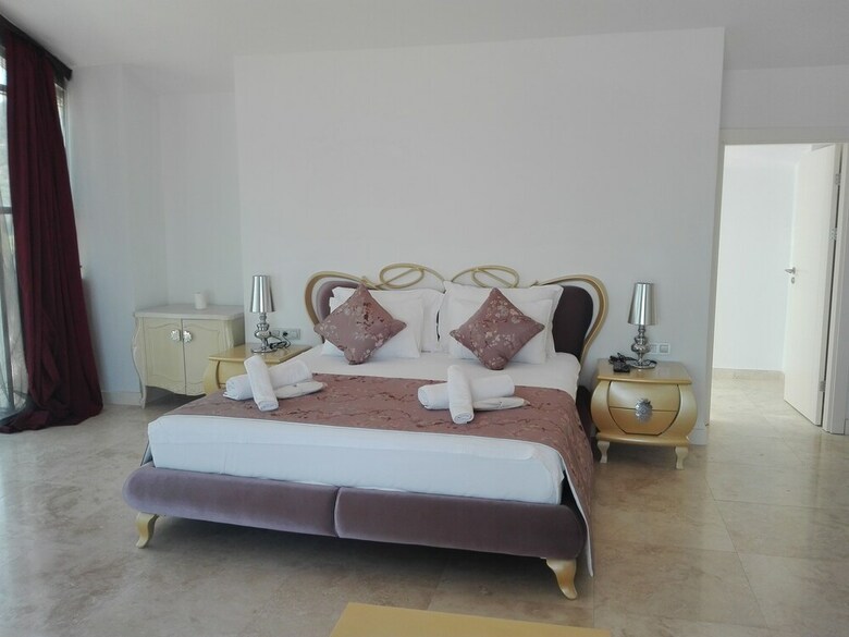 Hotel Egesu Marina Guest House