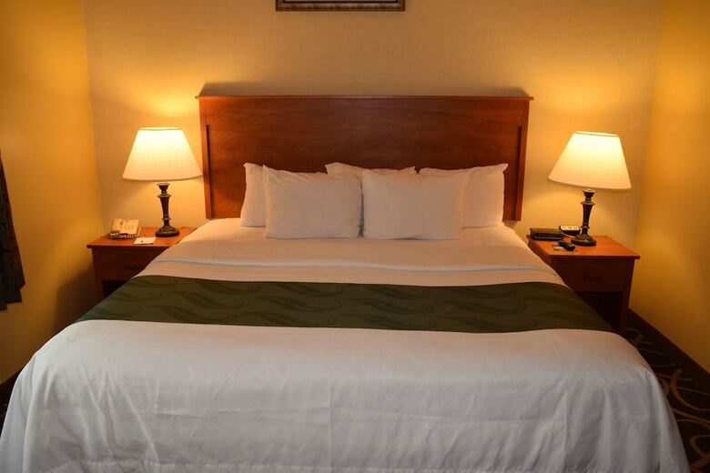 Quality Hotel & Suites At The Falls