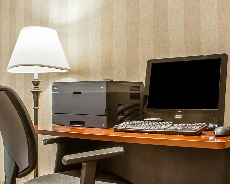 Quality Hotel & Suites At The Falls
