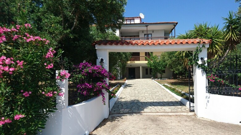 Apartamentos Elia House A Quiet Seaside Place