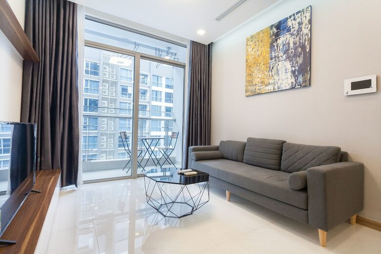 Luxury Apartment In Vinhomes Golden River