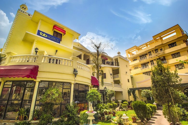 Fabhotel Sugan Niwas Palace Bani Park